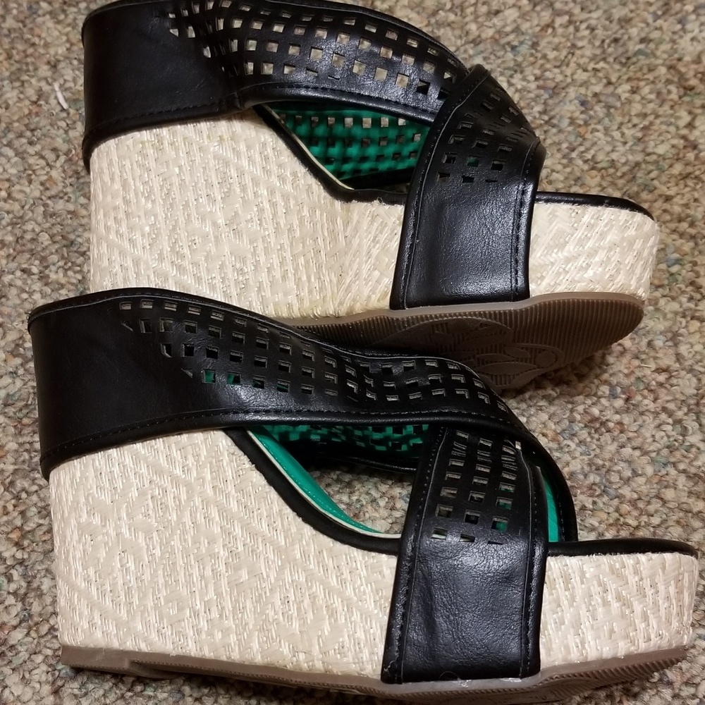 **3 for the price of 2** Db Dk Wedges